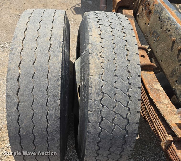 image for item EV1591 1988 Ford F800 truck cab and chassis