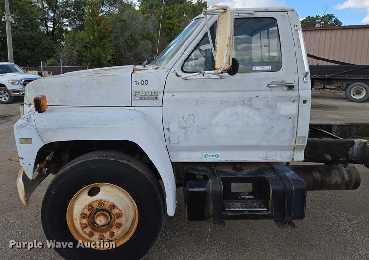 image for item EV1592 1988 Ford F800 