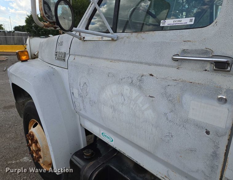 image for item EV1592 1988 Ford F800 