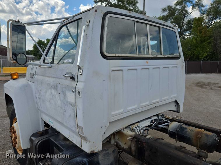 image for item EV1592 1988 Ford F800 