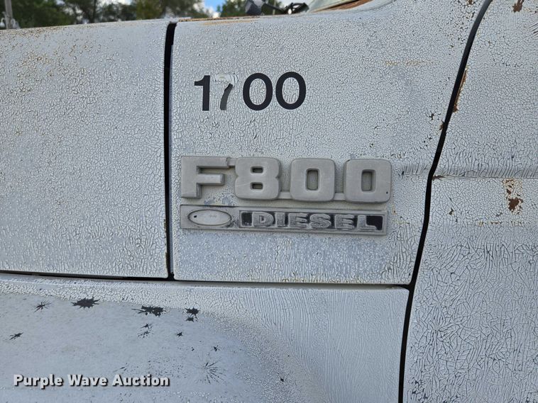 image for item EV1592 1988 Ford F800 