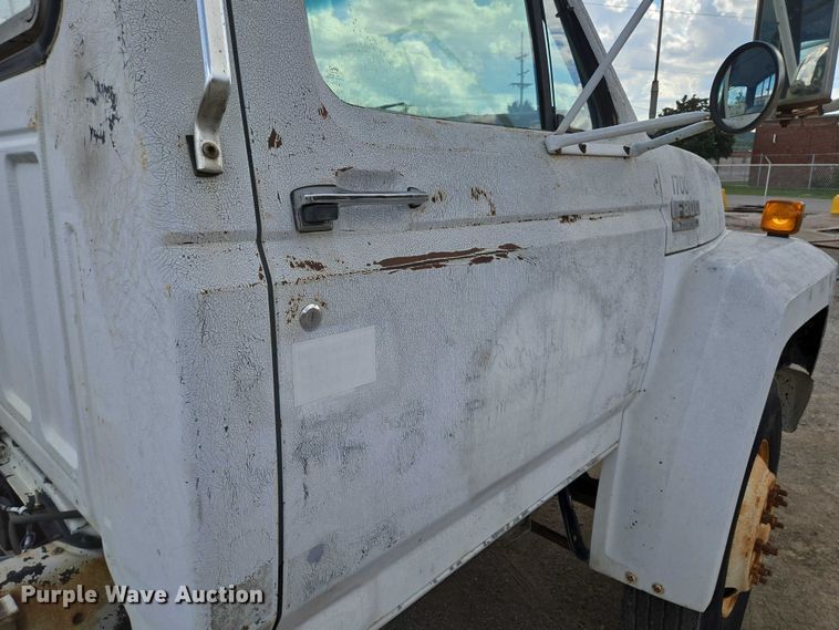 image for item EV1592 1988 Ford F800 