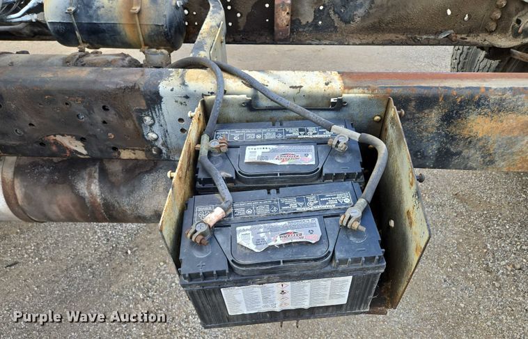 image for item EV1592 1988 Ford F800 