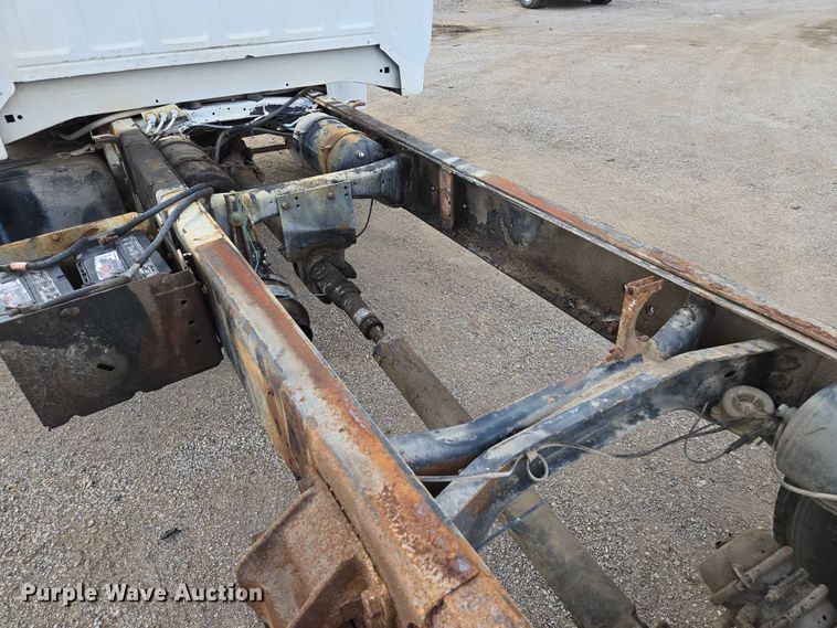 image for item EV1592 1988 Ford F800 