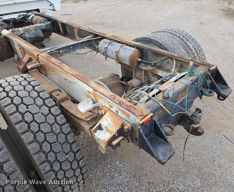 image for item EV1592 1988 Ford F800 