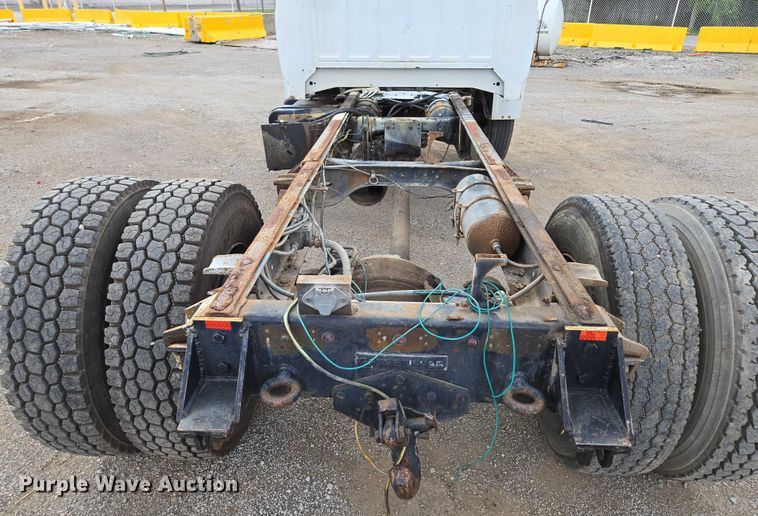 image for item EV1592 1988 Ford F800 