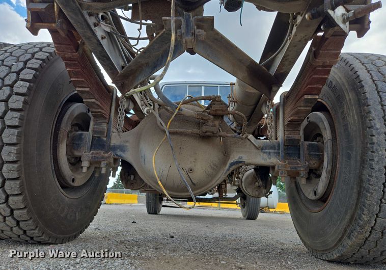 image for item EV1592 1988 Ford F800 