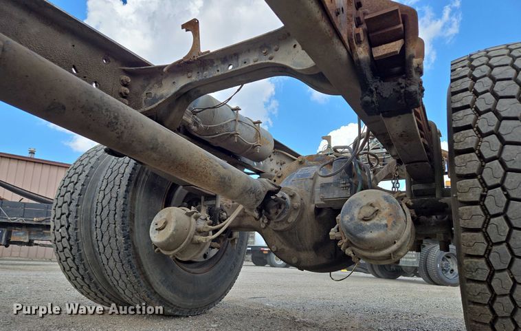 image for item EV1592 1988 Ford F800 