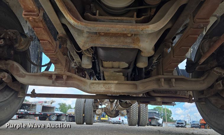 image for item EV1592 1988 Ford F800 