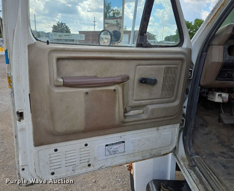 image for item EV1592 1988 Ford F800 