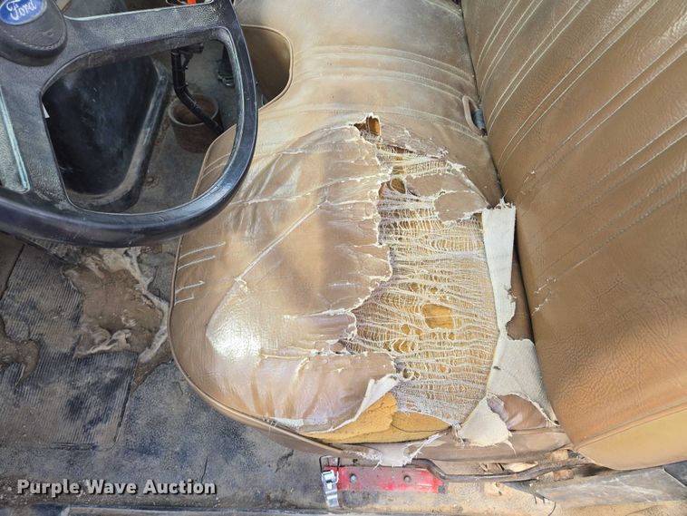 image for item EV1592 1988 Ford F800 