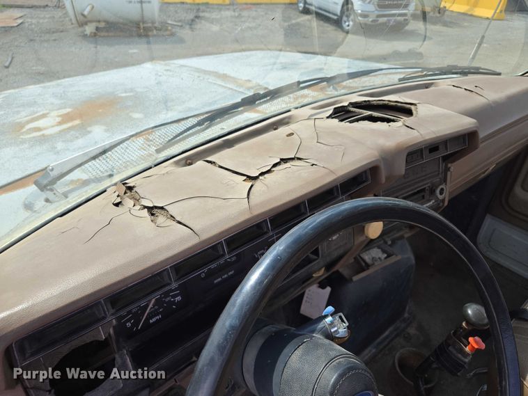 image for item EV1592 1988 Ford F800 