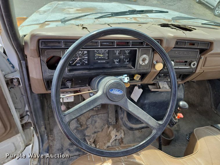 image for item EV1592 1988 Ford F800 