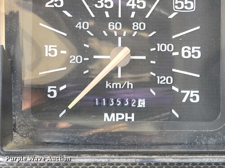 image for item EV1592 1988 Ford F800 