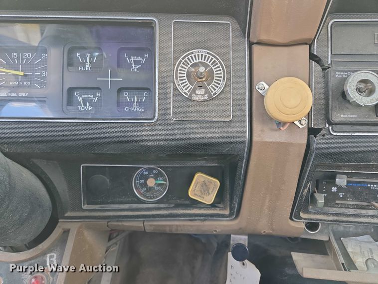 image for item EV1592 1988 Ford F800 