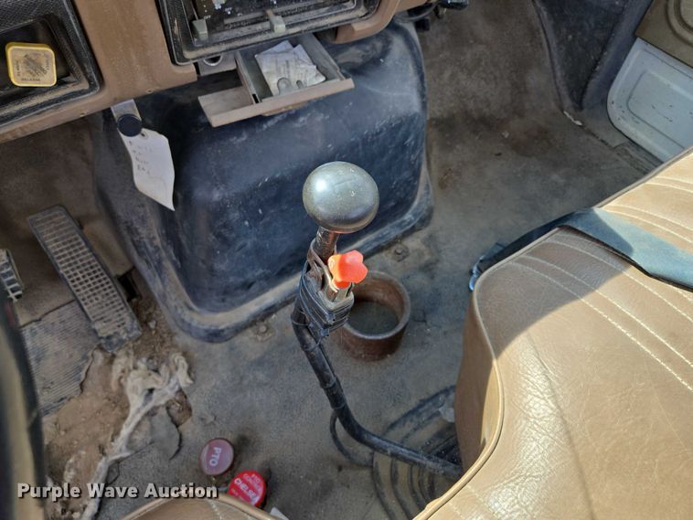 image for item EV1592 1988 Ford F800 