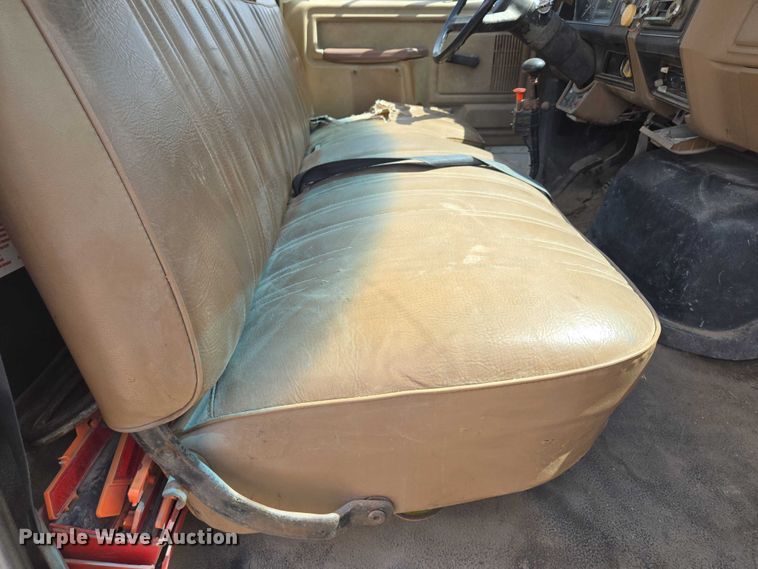 image for item EV1592 1988 Ford F800 