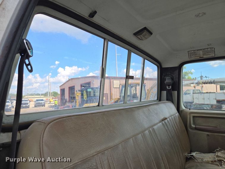 image for item EV1592 1988 Ford F800 