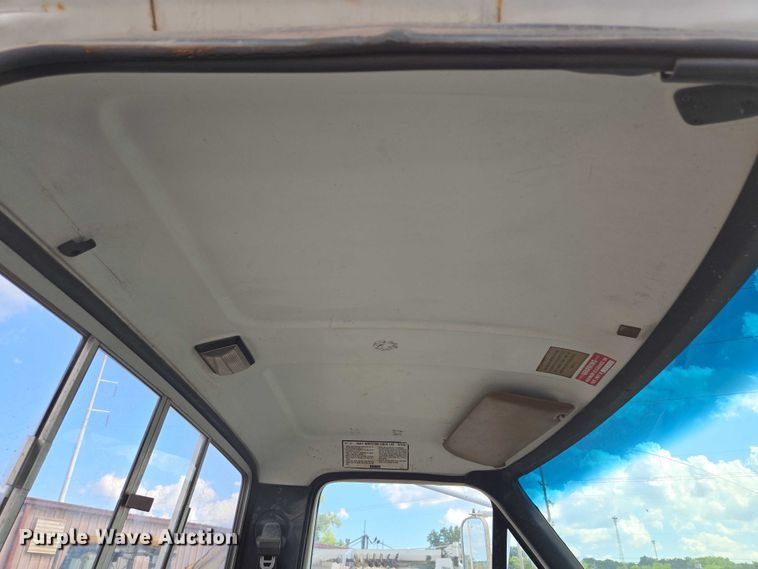 image for item EV1592 1988 Ford F800 