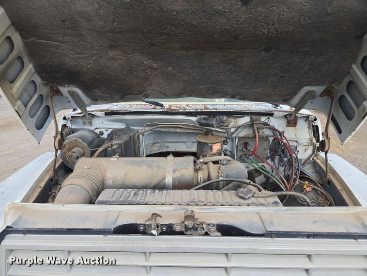 image for item EV1592 1988 Ford F800 