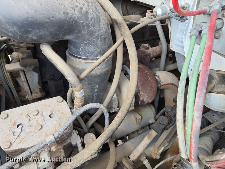 image for item EV1592 1988 Ford F800 