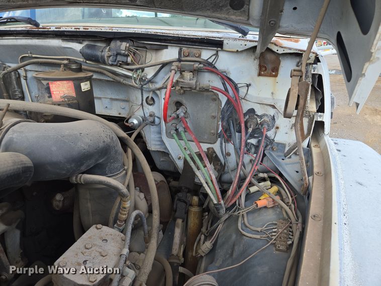 image for item EV1592 1988 Ford F800 