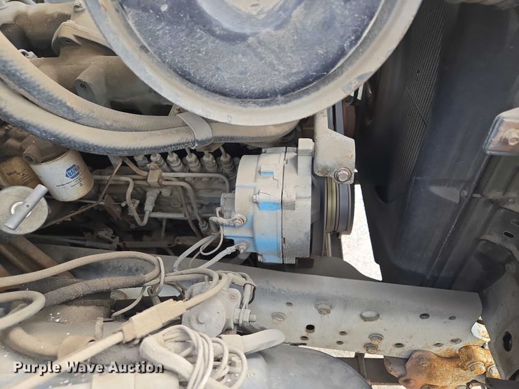 image for item EV1592 1988 Ford F800 