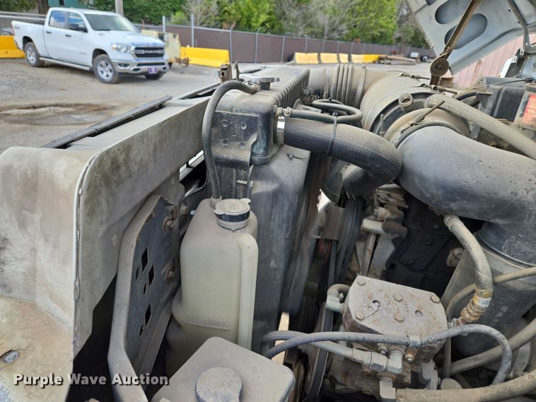 image for item EV1592 1988 Ford F800 