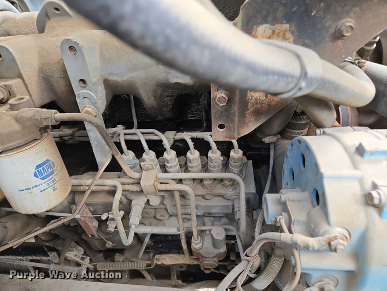 image for item EV1592 1988 Ford F800 