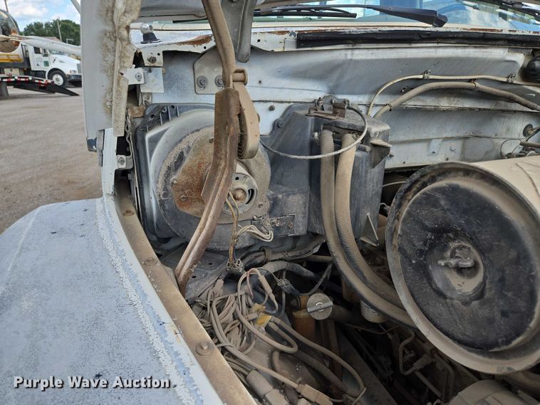 image for item EV1592 1988 Ford F800 