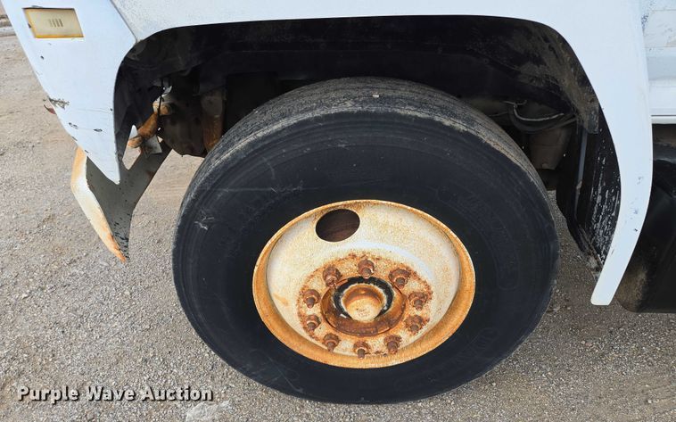 image for item EV1592 1988 Ford F800 