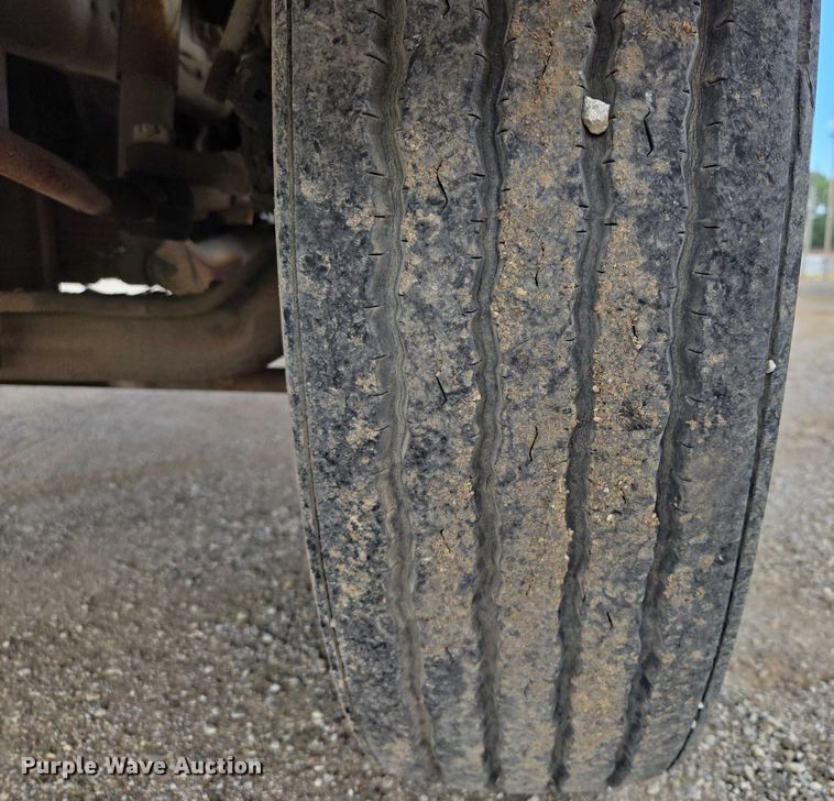 image for item EV1592 1988 Ford F800 