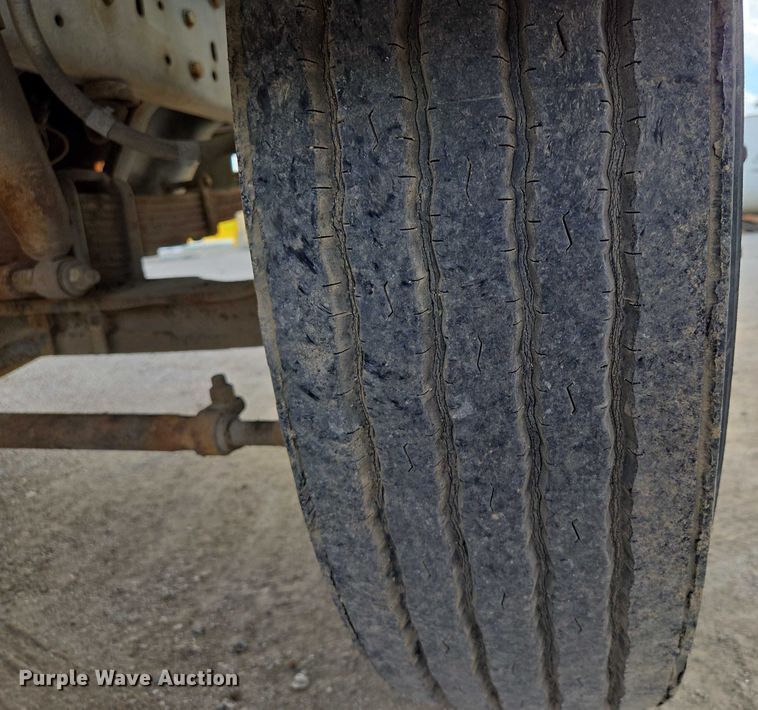 image for item EV1592 1988 Ford F800 