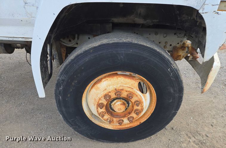 image for item EV1592 1988 Ford F800 