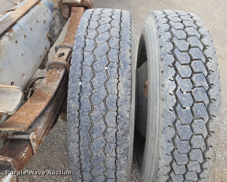 image for item EV1592 1988 Ford F800 