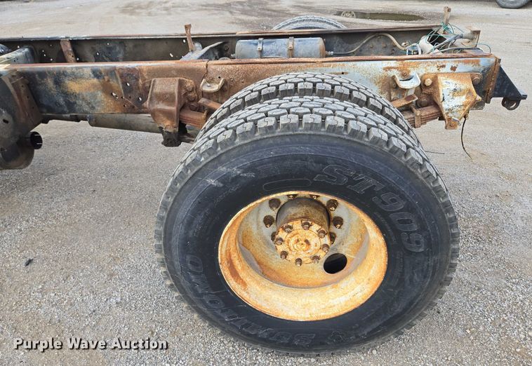 image for item EV1592 1988 Ford F800 