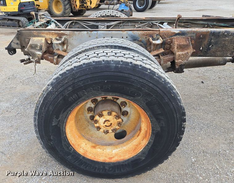 image for item EV1592 1988 Ford F800 