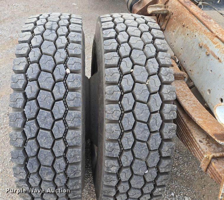 image for item EV1592 1988 Ford F800 