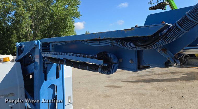 image for item EV1597 1998 Genie Z-34/22N boom lift