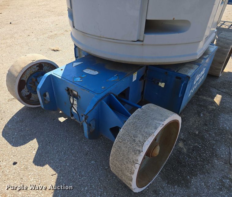 image for item EV1597 1998 Genie Z-34/22N boom lift