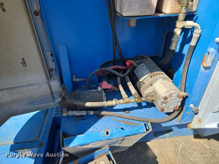 image for item EV1597 1998 Genie Z-34/22N boom lift