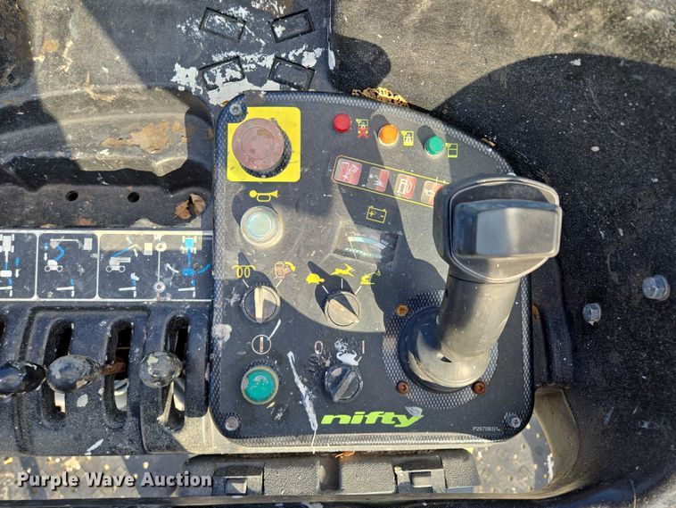 image for item EV1605 Nifty SP64 boom lift