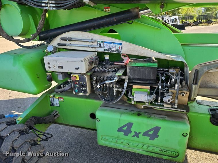 image for item EV1605 Nifty SP64 boom lift