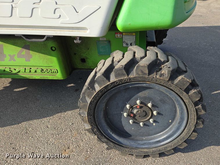 image for item EV1605 Nifty SP64 boom lift