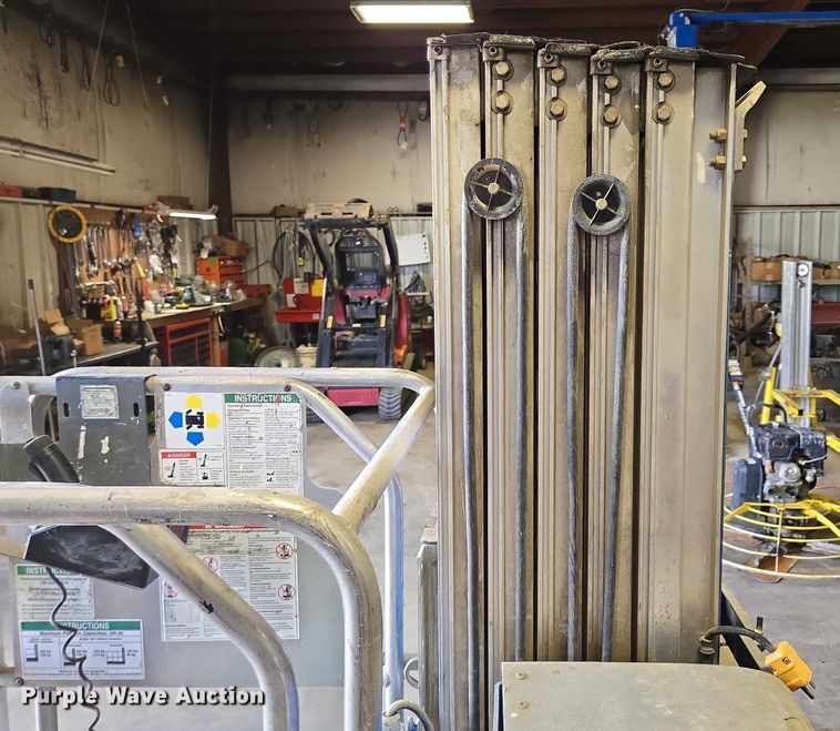 image for item EV1609 2014 Genie GR-20 vertical lift