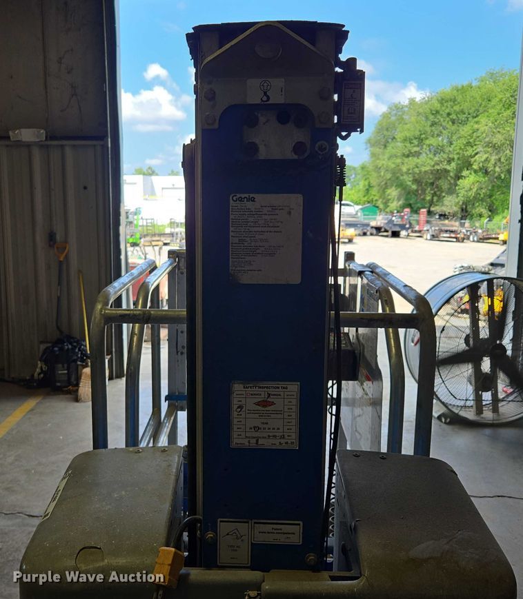 image for item EV1609 2014 Genie GR-20 vertical lift