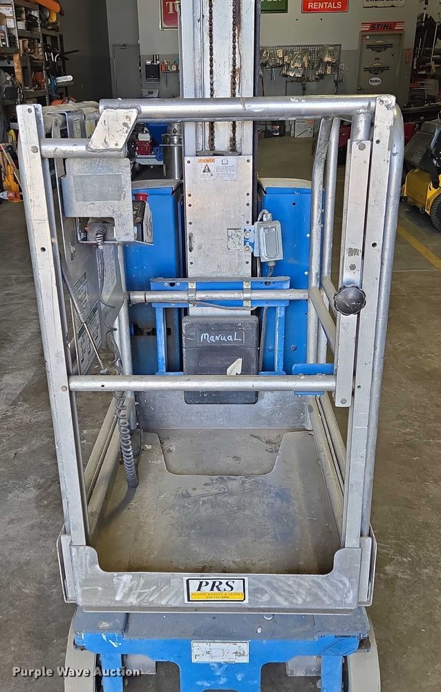 image for item EV1609 2014 Genie GR-20 vertical lift