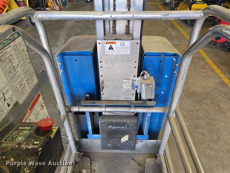 image for item EV1609 2014 Genie GR-20 vertical lift