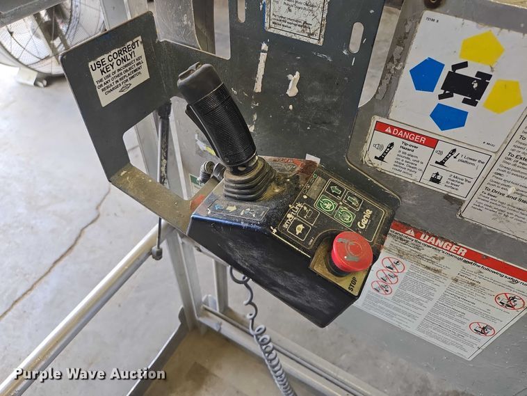 image for item EV1609 2014 Genie GR-20 vertical lift