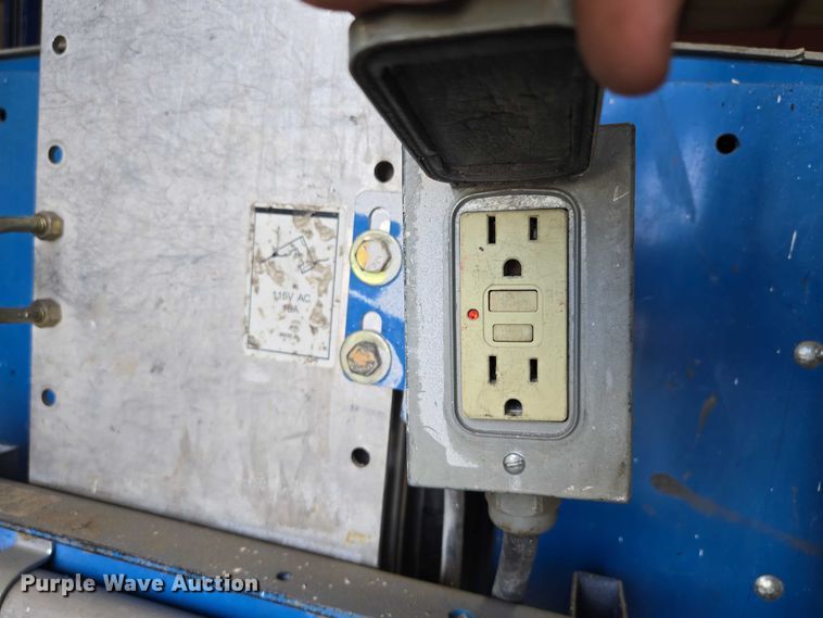 image for item EV1609 2014 Genie GR-20 vertical lift